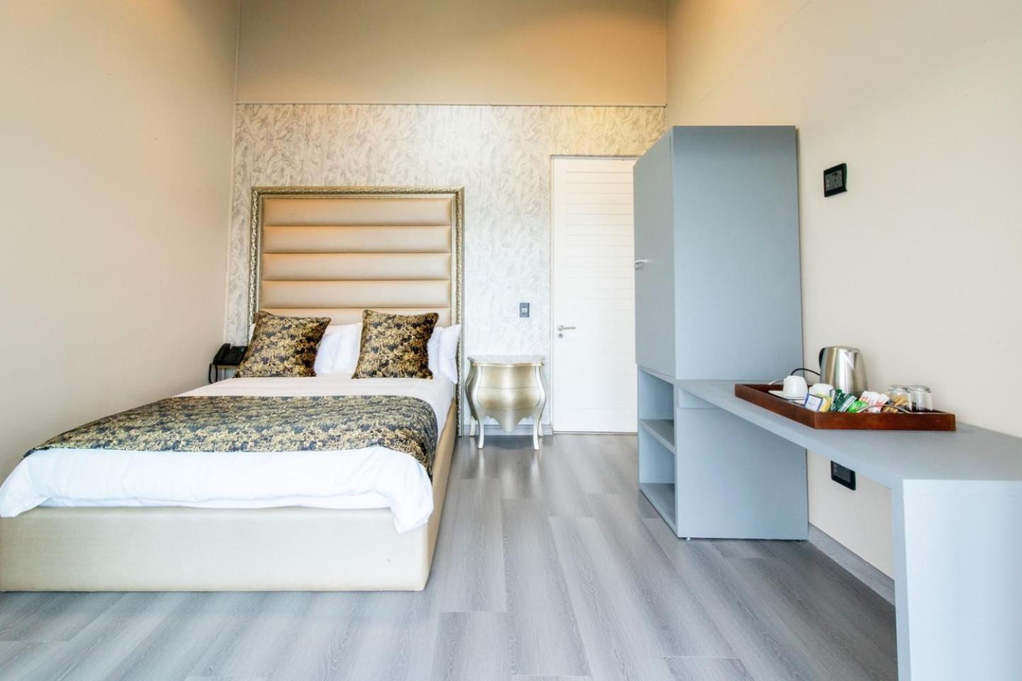 פורט אליזבת' Dolphin Bay Boutique Hotel And Spa מראה חיצוני תמונה